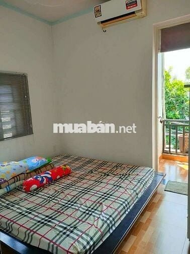 Nhà phố mặt tiền kinh doanh gần khu trung tâm hành chính Dĩ An