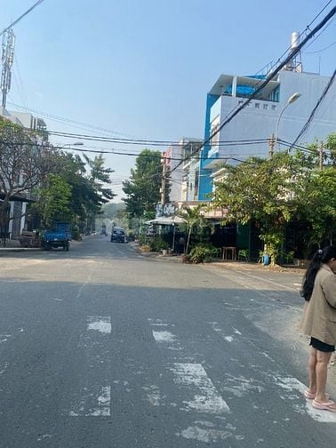 Bán nhà mặt tiền DC11, DT 12mx25m, cấp 4, đang cho thuê 60tr/tháng