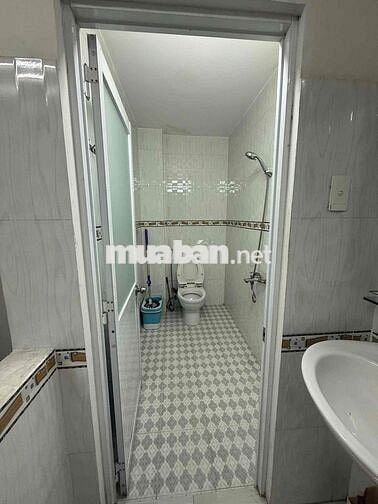nhà 4x16m 3 tầng Full Nội Thất có 4 phong ngủ 5wc, hẻm xe tải