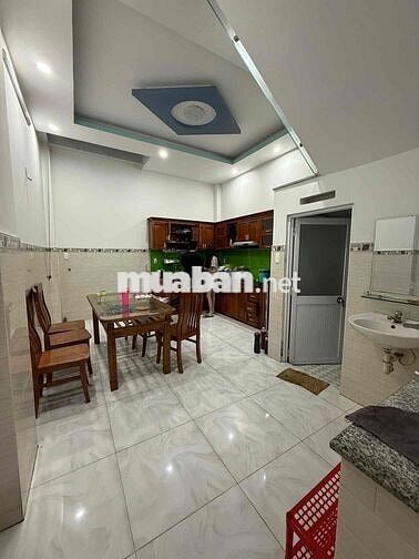 nhà 4x16m 3 tầng Full Nội Thất có 4 phong ngủ 5wc, hẻm xe tải