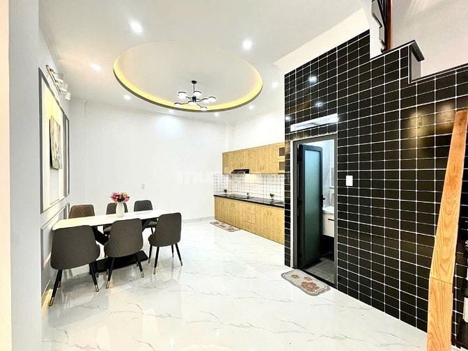 SIÊU PHẨM! 5 TẦNG - MỚI TINH TẶNG ĐẦY ĐỦ NỘI THẤT - Ô TÔ ĐỖ CỬA - 4 PN