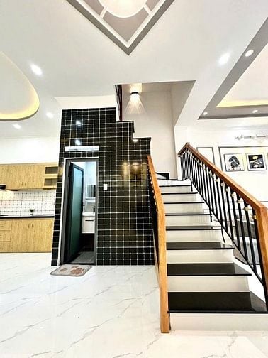 SIÊU PHẨM! 5 TẦNG - MỚI TINH TẶNG ĐẦY ĐỦ NỘI THẤT - Ô TÔ ĐỖ CỬA - 4 PN
