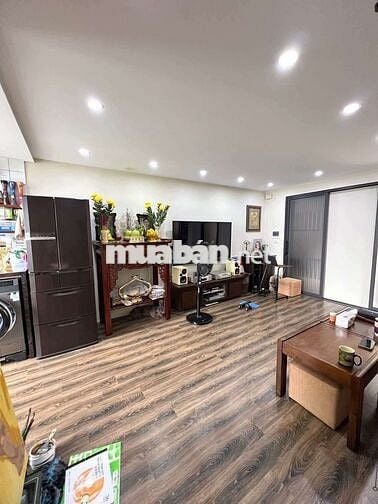 Bán tập thể Bưu điện Nguyễn Văn Cừ – 70m– 3 ngủ–thoáng. Giá hơn 4 tỷ