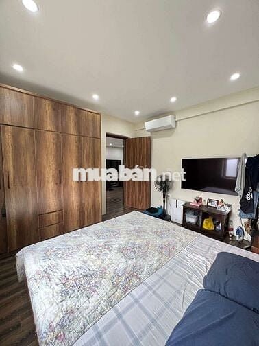 Bán tập thể Bưu điện Nguyễn Văn Cừ – 70m– 3 ngủ–thoáng. Giá hơn 4 tỷ