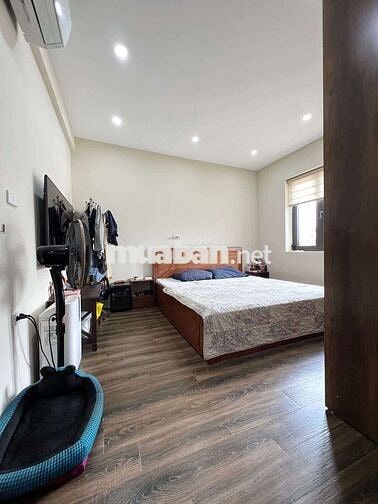 Bán tập thể Bưu điện Nguyễn Văn Cừ – 70m– 3 ngủ–thoáng. Giá hơn 4 tỷ