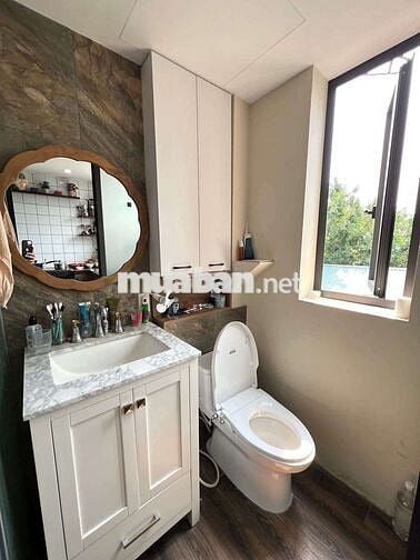 Bán tập thể Bưu điện Nguyễn Văn Cừ – 70m– 3 ngủ–thoáng. Giá hơn 4 tỷ