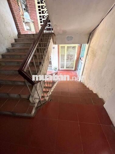 Bán tập thể Bưu điện Nguyễn Văn Cừ – 70m– 3 ngủ–thoáng. Giá hơn 4 tỷ