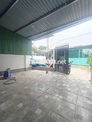 Nhà cấp 4 +5phòng trọ , gần chợ xóm nghèo dĩ an .Thu nhập 9tr/th.