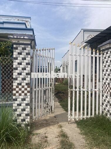 Mình Cần bán căn nhà mặt tiền đường nhựa Giồng Lãnh