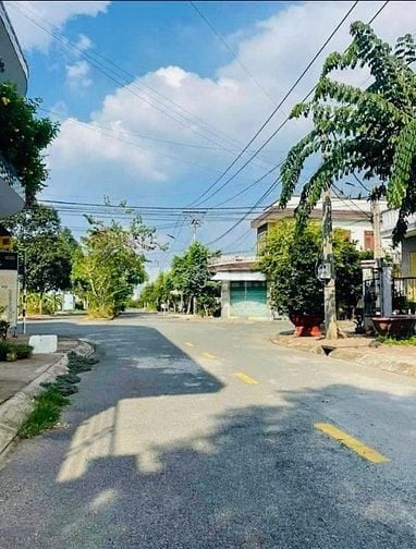 VỠ NỢ Bán gấp đất 2MT Song Hành và TH135, Hóc Môn được 110m2 Sổ Hồng R