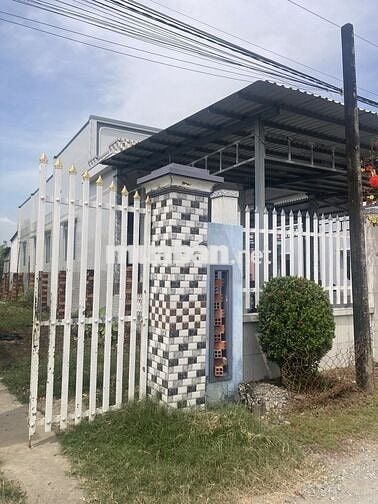 Mình Cần bán căn nhà mặt tiền đường nhựa Giồng Lãnh