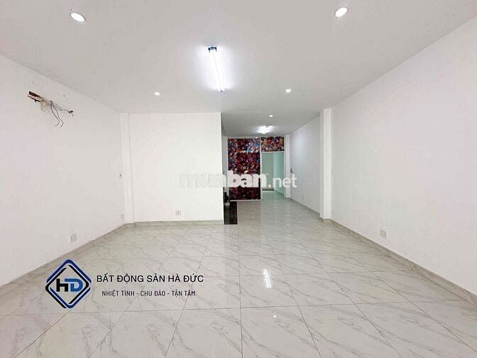 Toà nhà 5.5x25 mặt tiền Lê Thị Riêng cách UBND Quận 100m