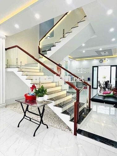 CHO THUÊ NHÀ 2 LẦU ĐẦY ĐỦ NỘI THẤT KHU DÂN CƯ 586