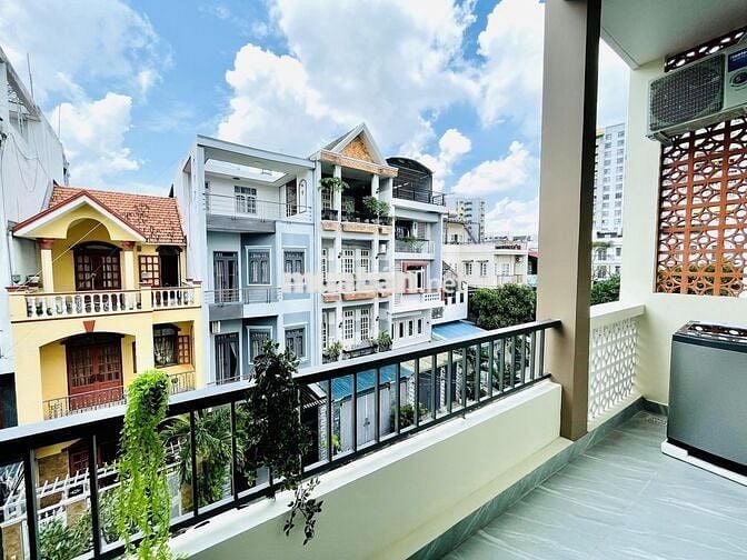 Phòng BAN CÔNG MỚI XÂY - Rộng 40M2 - Gác cao 1M8 - Gần IUH, Văn Lang
