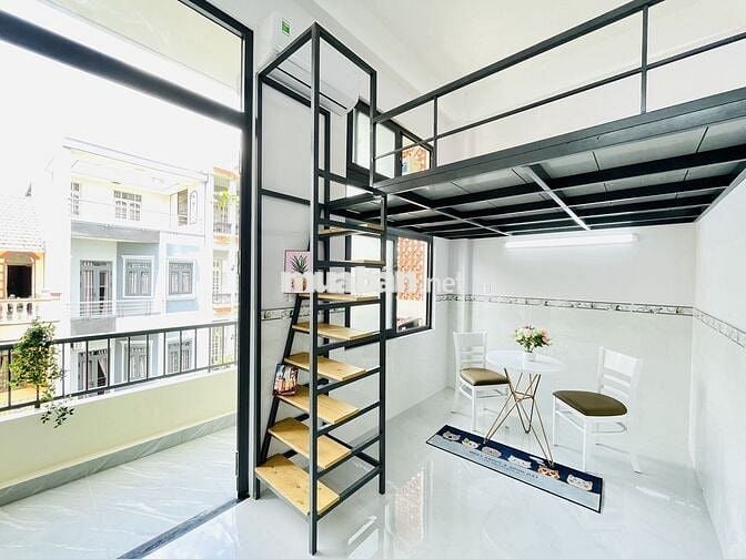 Phòng BAN CÔNG MỚI XÂY - Rộng 40M2 - Gác cao 1M8 - Gần IUH, Văn Lang
