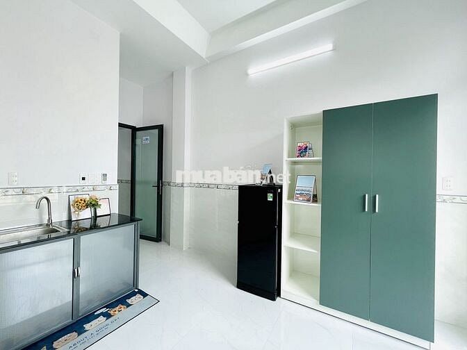 Phòng BAN CÔNG MỚI XÂY - Rộng 40M2 - Gác cao 1M8 - Gần IUH, Văn Lang