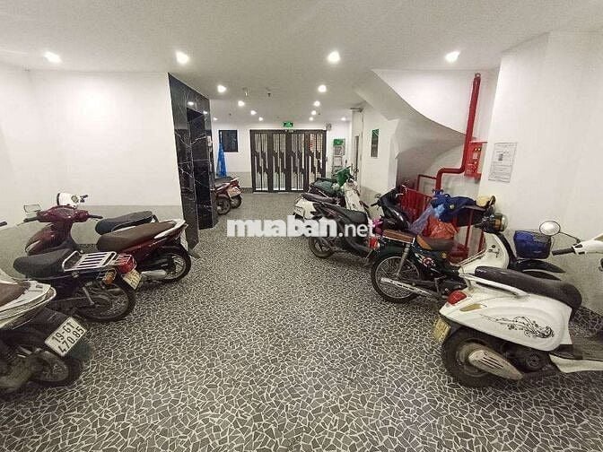 Tòa nhà xây 6 tầng + thang máy cao cấp. Dòng tiền 1tỷ 1 năm