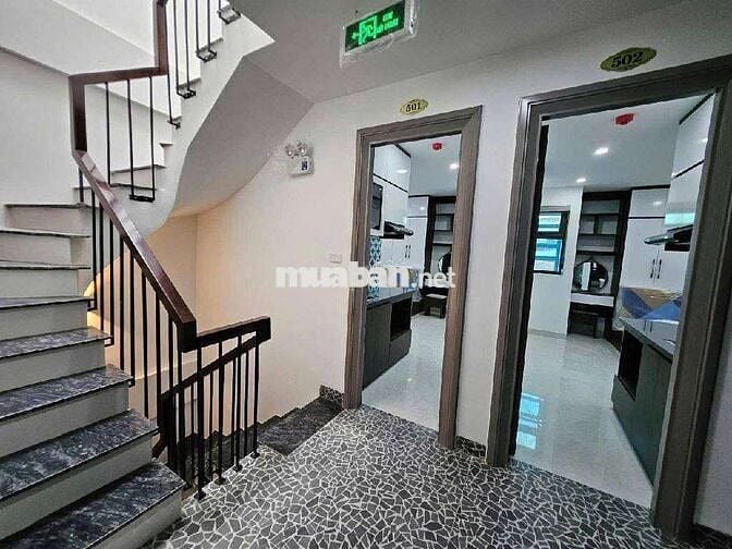 Tòa nhà xây 6 tầng + thang máy cao cấp. Dòng tiền 1tỷ 1 năm