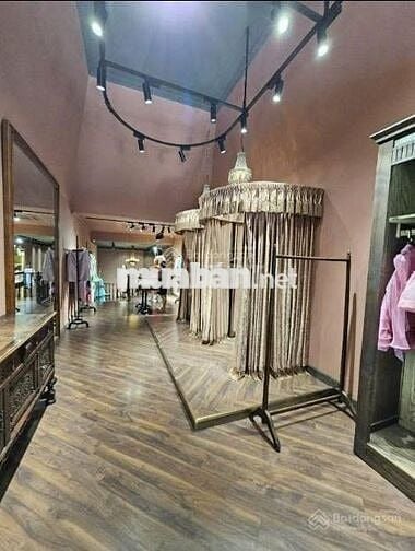 Vị trí đắc địa  Lý Tự Trọng – trung tâm mua sắm và giải trí của Quận 1