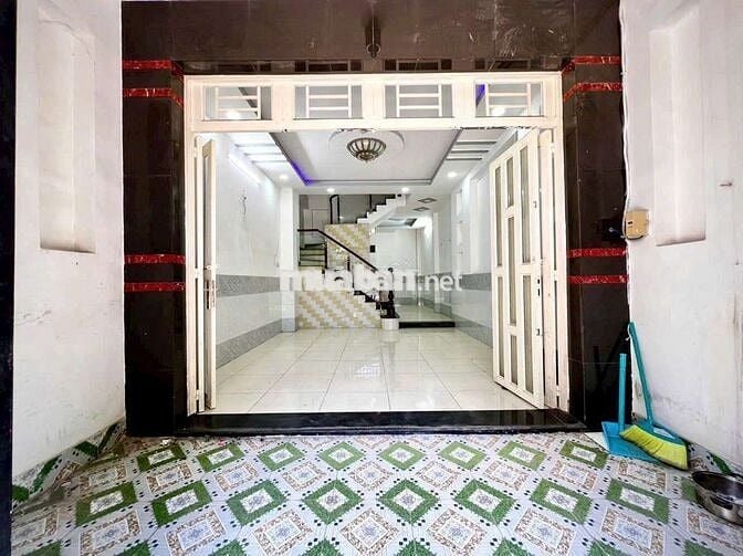 5,750 Tỷ TL nhà 2 lầu 4,35  x 13,5 hẻm xe hơi 1806/ Huỳnh Tấn Phát