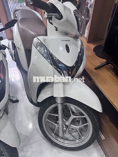 xe Vario 150 đời 2021 và sh mode 2019 khoá smakey