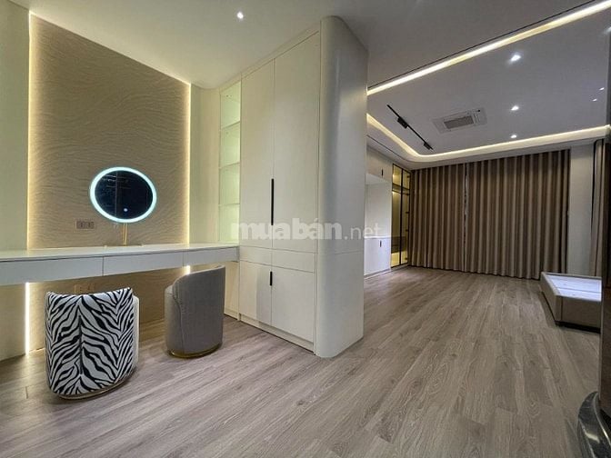 Bán nhà Hoàng Quốc Việt 7 tầng, thang máy, 65m2, ô tô tránh. 26,5 tỷ