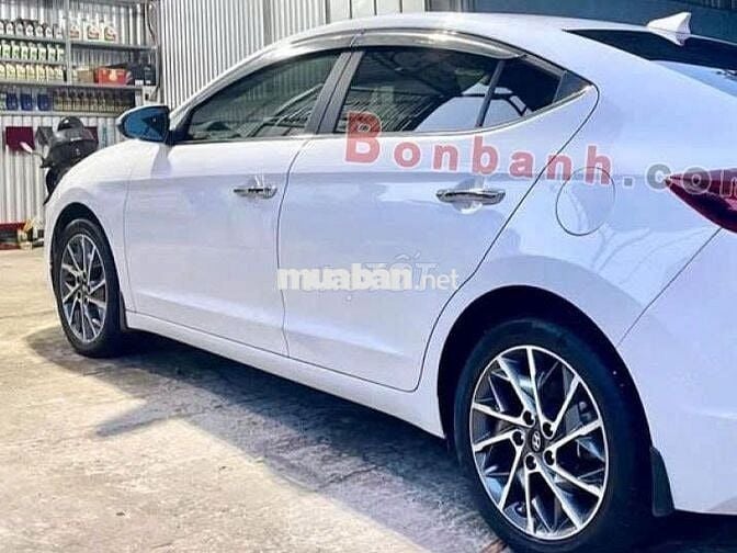 Hyundai Elantra 2.0 AT 2021-Màu trắng