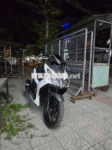 Honda Airblade 2015 Trắng mới 85%