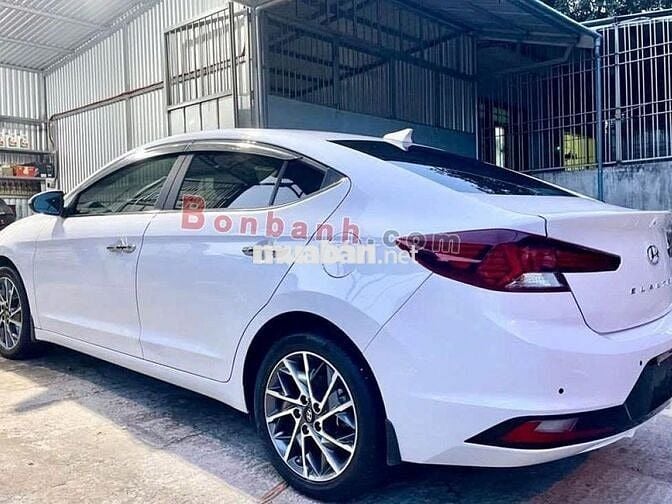 Hyundai Elantra 2.0 AT 2021-Màu trắng