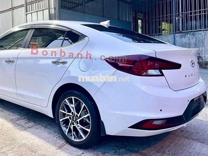 Hyundai Elantra 2.0 AT 2021-Màu trắng