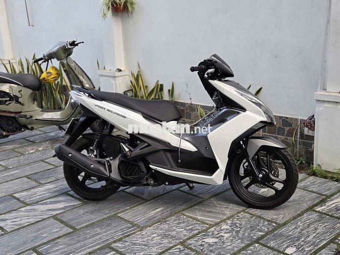 Honda Airblade 2015 Trắng mới 85%
