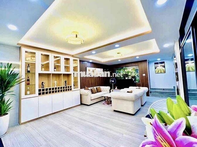 VIP 5 TẦNG THANG MÁY. HXH QUAY ĐẦU. SÁT MT QUANG TRUNG. SHR NỞ HẬU