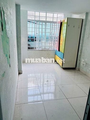 Nhà mới 3 tầng,2 pn,2wc,đường Lạc Long Quân,Tân Bình