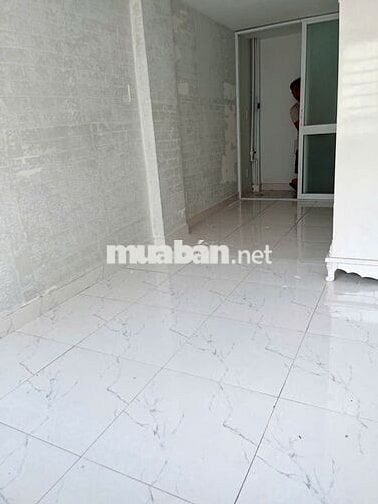Nhà mới 3 tầng,2 pn,2wc,đường Lạc Long Quân,Tân Bình