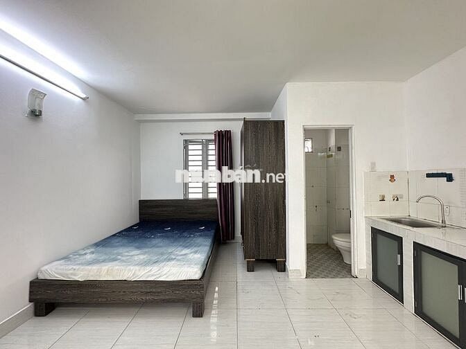 Phòng full nội thất dt rộng có cửa sổ lớn ngay 502 HTP giá mềm 30m2
