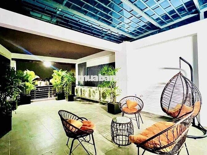 VIP 5 TẦNG THANG MÁY. HXH QUAY ĐẦU. SÁT MT QUANG TRUNG. SHR NỞ HẬU