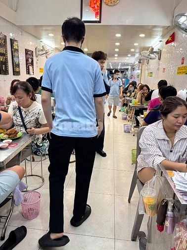 TUYỂN 4 NHÂN VIÊN PHỤC VỤ Quán Cơm Gà 14h40 - 23h lương 200k