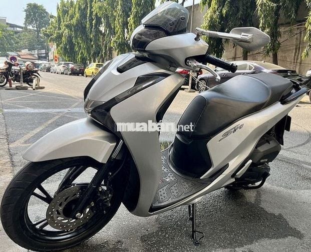 Cần cho em nó ra đi