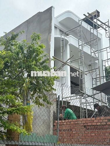 NHÀ MỚI – PHÚ MỸ 5 x 20m (thổ cư 60) Sân ô tô rộng, 3 phòng ngủ