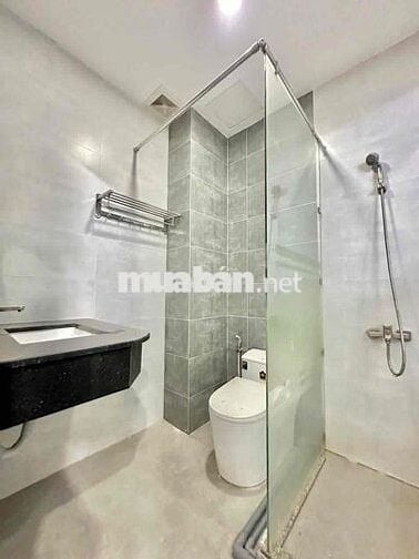10p qua quận 5 Studio cửa sổ trời Free xe Full nội thất Thang máy