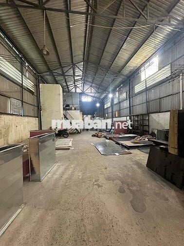 Cần bán xưởng xây full, bao gồm bình điện 3p 560kva, diện tích 1365m2
