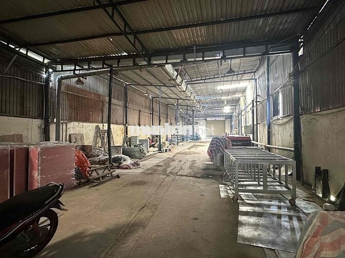 Cần bán xưởng xây full, bao gồm bình điện 3p 560kva, diện tích 1365m2