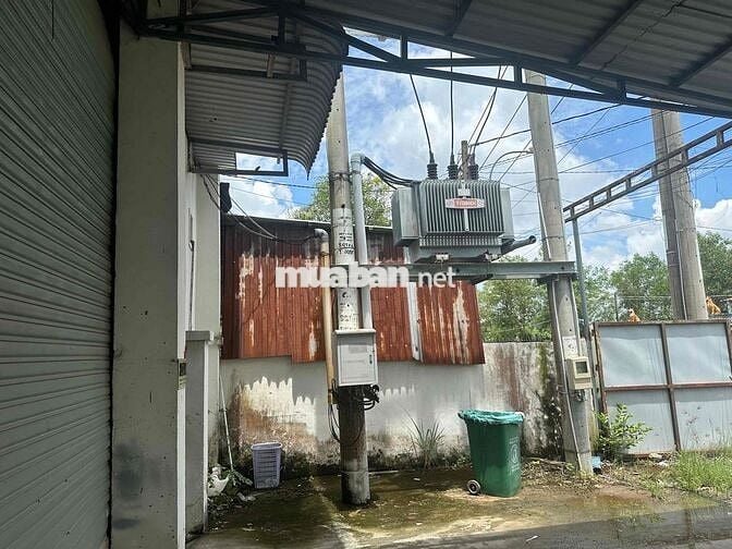 Cần bán xưởng xây full, bao gồm bình điện 3p 560kva, diện tích 1365m2