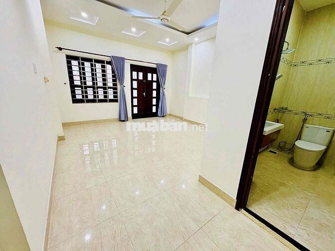 CẦN CHO THUÊ - HXH 5x20m, 489A/25B Huỳnh Văn Bánh, P.13, Q.PN, có sân