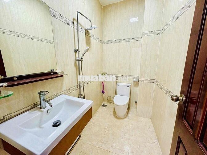 CẦN CHO THUÊ - HXH 5x20m, 489A/25B Huỳnh Văn Bánh, P.13, Q.PN, có sân