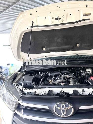 Toyota Innova 2017 2.0E - 90000 km