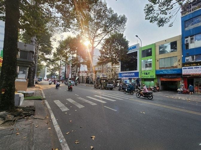 Bán Nhà : mặt tiền đường Ngô Gia Tự - P.9 - Q.10 - HCM + nở hậu chử L