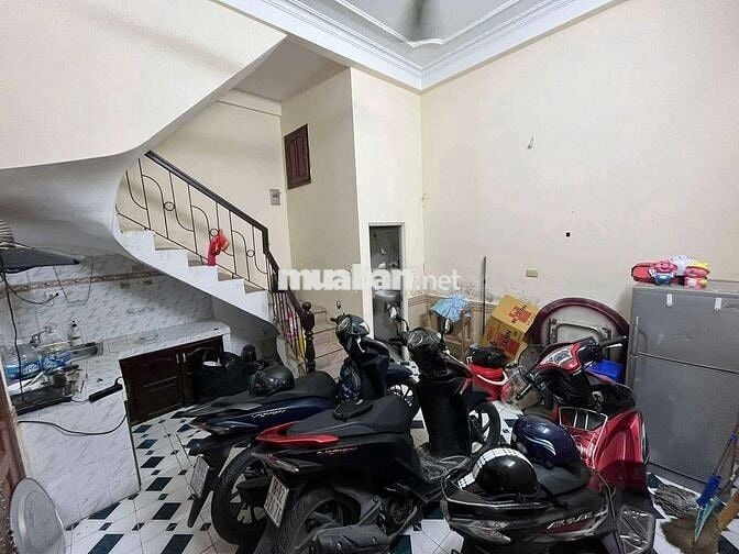 Cho thuê nhà 4 tầng mặt ngõ đường Lĩnh Nam
