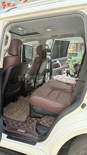 Toyota Land Cruiser 5.7 nhập Mỹ, sản xuất 2016. Xe siêu đẹp.