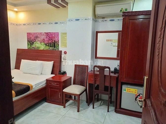 Bán khách sạn đang kinh doanh Q. Tân Bình, 37 phòng, doanh thu 250tr